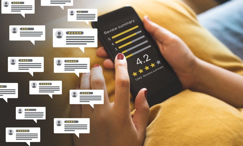 Ganhando a Menção: A Nova Métrica de SEO na Era do ChatGPT Nome da marca destacado em várias plataformas online e conteúdo gerado por IA
